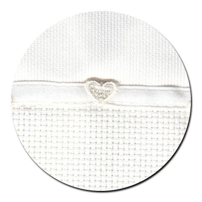 Babero Piqué con Aplicación Corazones BMRicami BV576 para bordar a punto de cruz cross stitch baby bib