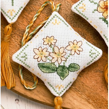 Kit Punto de Cruz Decoración de Primavera: Flores Amarillas Anchor Spring Decorations Yellow AKE0027-00002 cross stitch kit