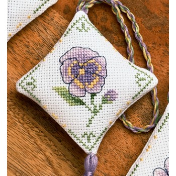 Kit Punto de Cruz Decoración de Primavera: Lilas Anchor AKE0027-00001 Spring Decoration Lillacs cross stitch kit